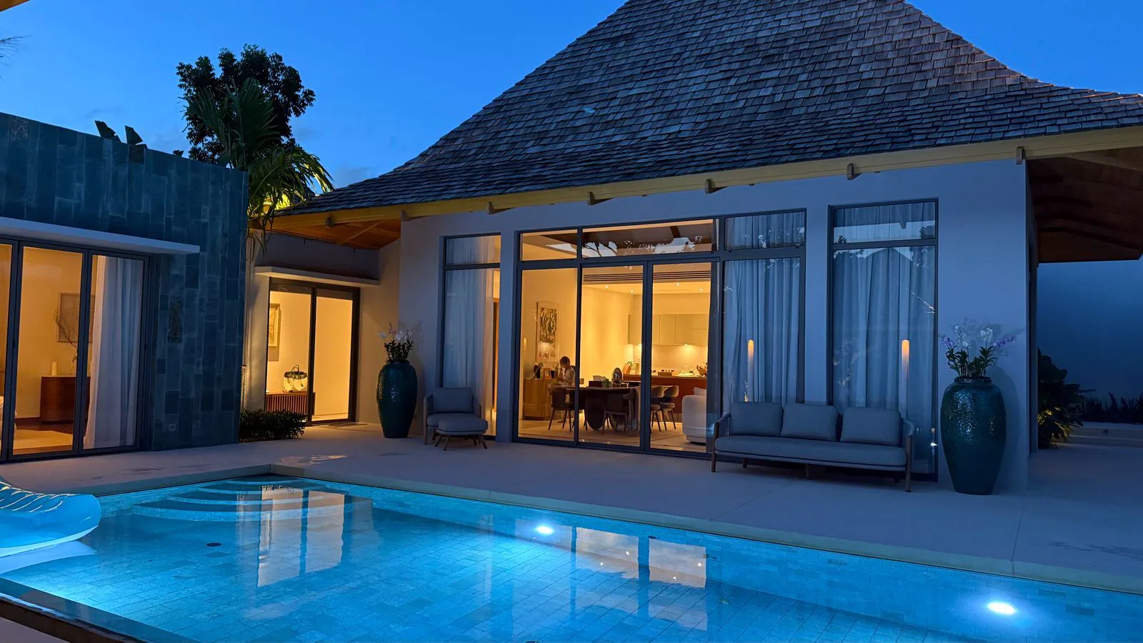 Luxury 4-Bedroom Villa, with pool view in Anchan Flora project, on Thep Krasattri