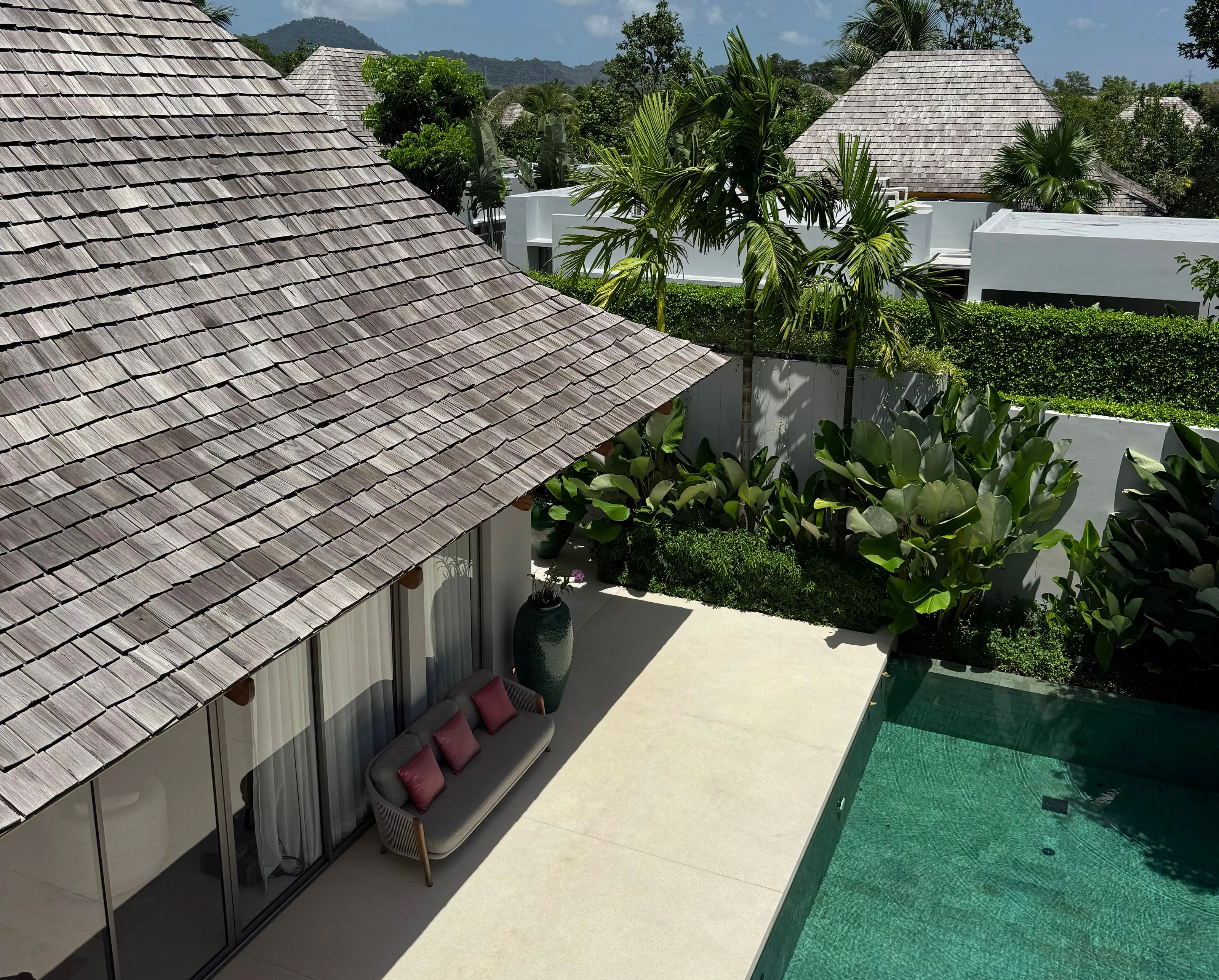Luxury 4-Bedroom Villa, with pool view in Anchan Flora project, on Thep Krasatti